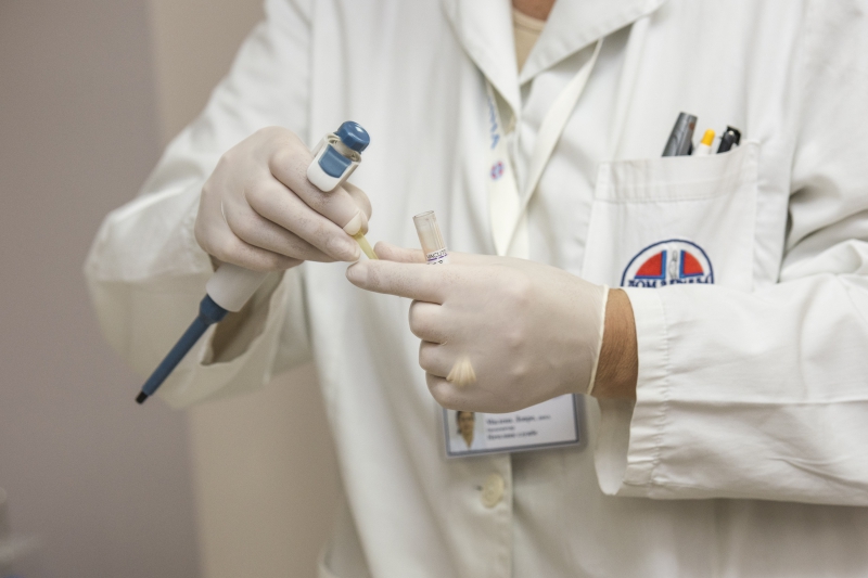 infirmerie-GUILLAUMES-min_person-white-care-medicine-health-laboratory-917211-pxhere.com